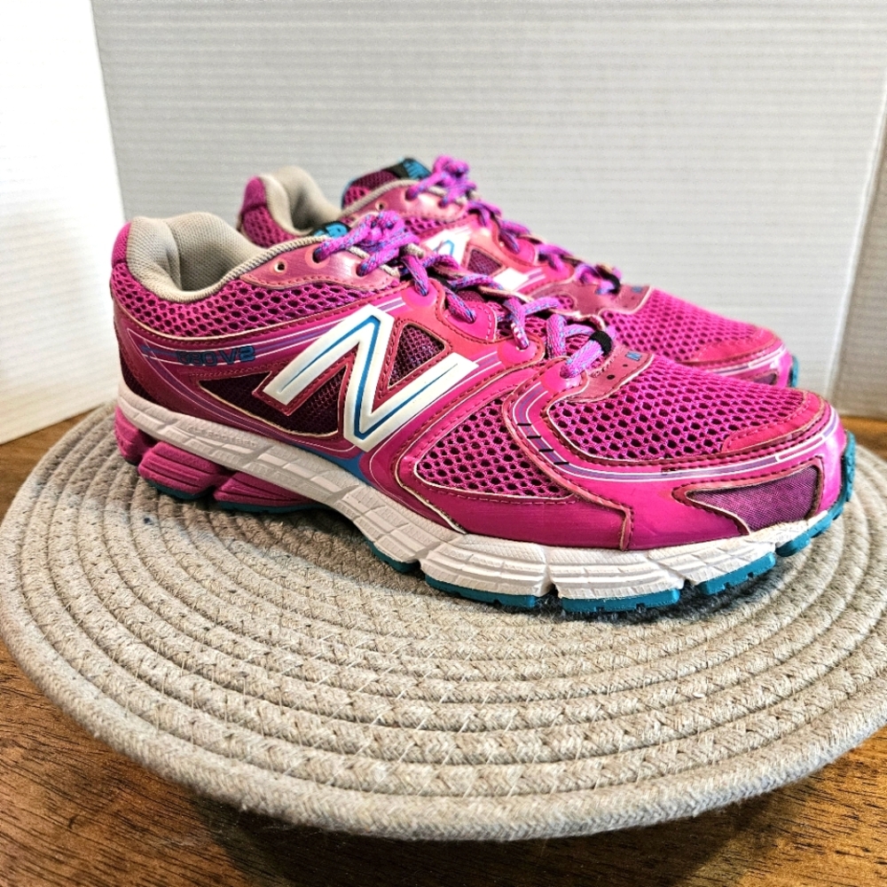 New Balance680 V2  Women's Pink Running Shoes